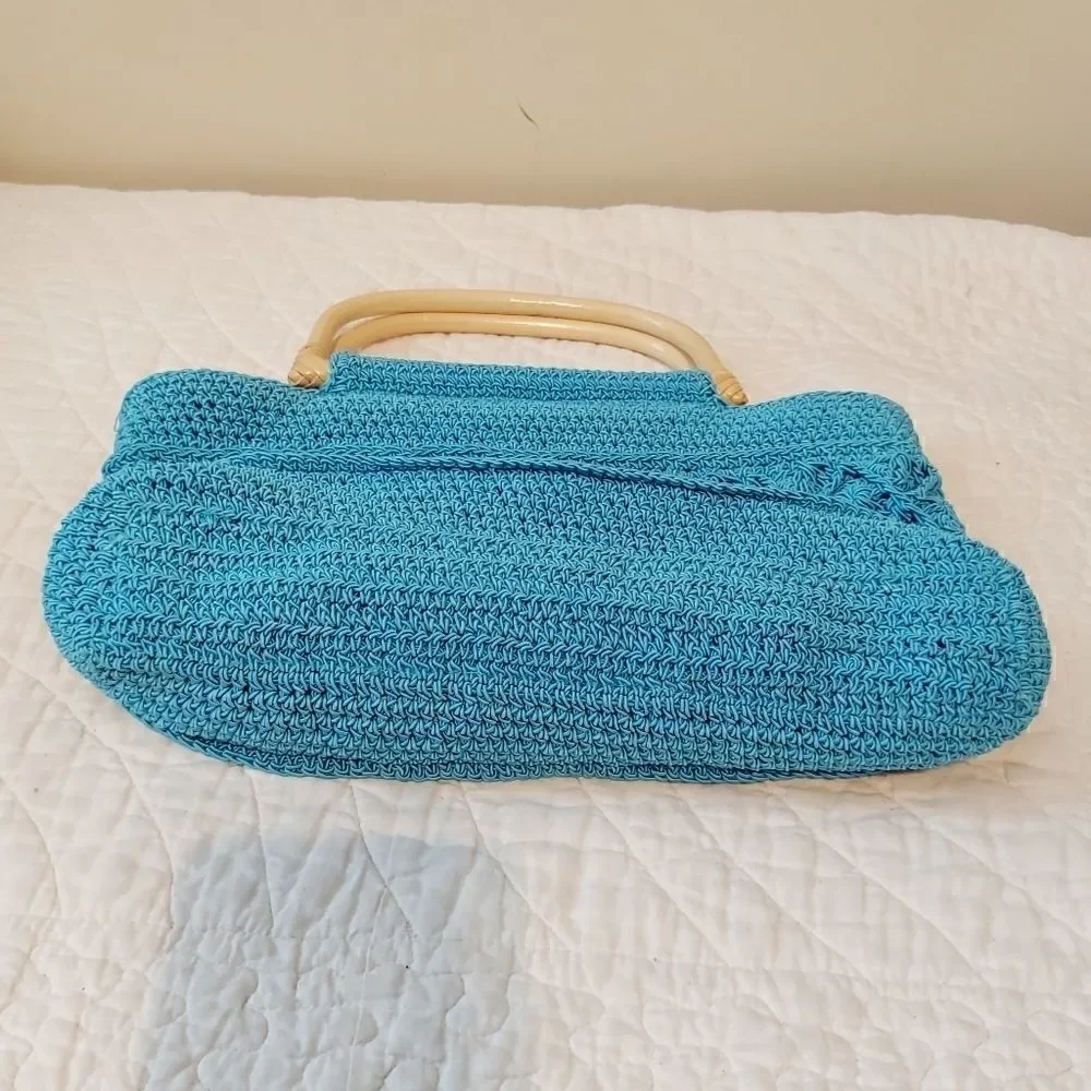 Crochet wood handle clutch